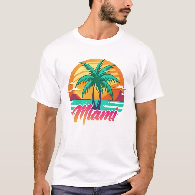 Camiseta Miami Sunset Vibes - Design da Árvore Tropical de  (Frente)