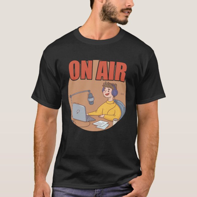 Camiseta Microfone de Podcast de Rádio no Ar Hospedagem de  (Frente)