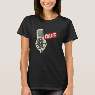 Camiseta Microfone Vintage Retrô No Ar Rádio Podcast Ao Viv
