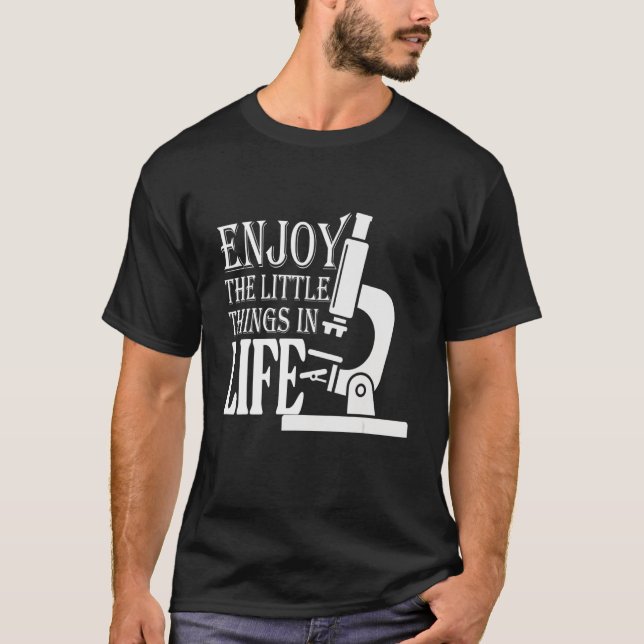 CAMISETA MICROSCÓPIOS MICROBIÓLOGOS CIE NERD DE BIOLOGIA (Frente)