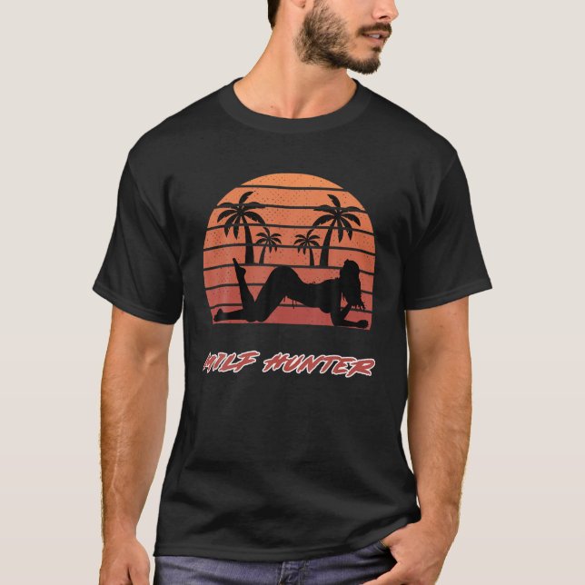 Camiseta MILF Hunter Hot Mãe Cougar Egirl Roupa (Frente)
