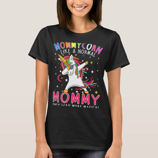 Camiseta Milho Como Uma Mamãe Normal Só Muito Mais Magia (Frente)