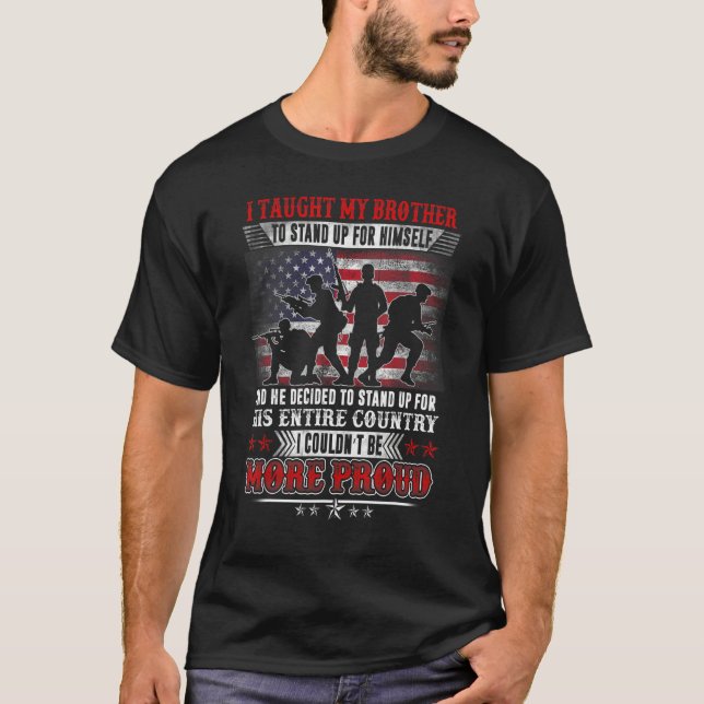 Camiseta Militares Irmãs Orgulhosas Eu Ensinei Meu Irmão Co (Frente)