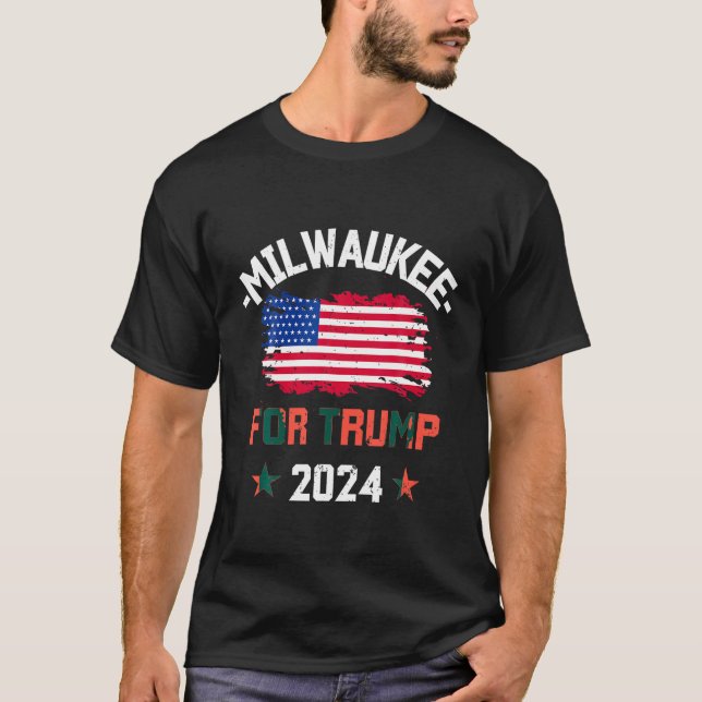 Camiseta Milwaukee For Trump 2024 American Flag T Shirt (Frente)