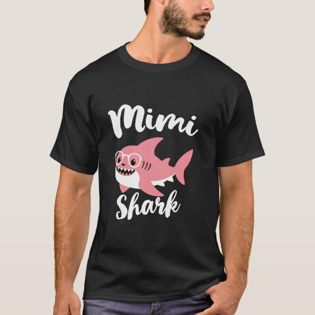 Camiseta Mimi Shark Madame Day Vovó Engraçada (Frente)