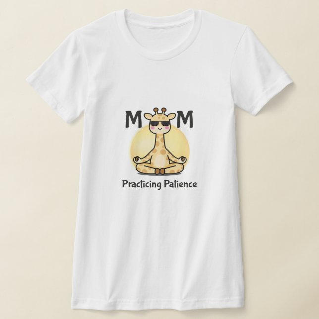 Camiseta Mindful Motherhood | Practicing Patience Giraffe  (Postura )