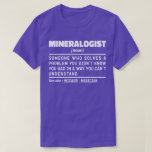 Camiseta Mineralogista Noun Geology Science Lover Legal<br><div class="desc">Mineralogista Engraçado Diz "Mineralogista Alguém Que Resolve Um Problema Que Você Não Sabia Que Tinha De Uma Maneira Que Não Conseguia Entender". Pegue esta design do Mineralogista Engraçado como presentes engraçados para uma mãe,  pai ou amigo espetacular.</div>