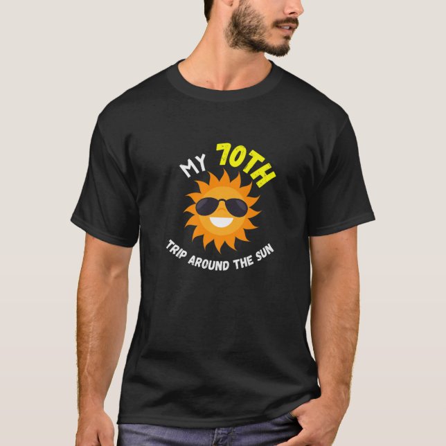 Camiseta Minha 70 Viagem Ao Redor Do Sol Engraçado 70 De An (Frente)