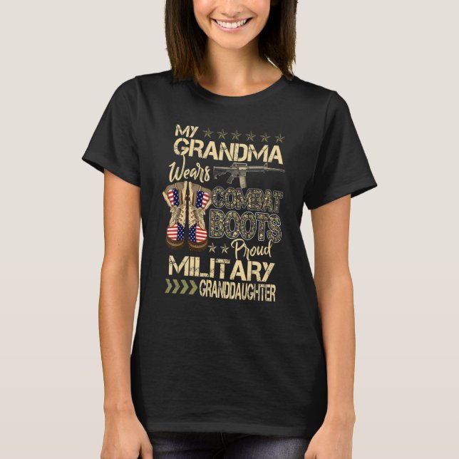 Camiseta Minha Avó Veste Combate Boots Orgulhosos (Frente)