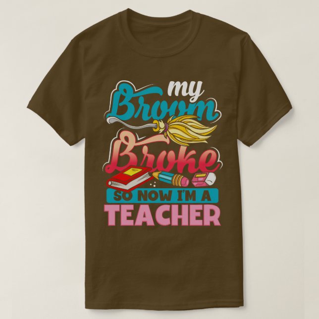 Camiseta Minha Broom Quebrou Então Agora Sou Uma Professora (Frente do Design)