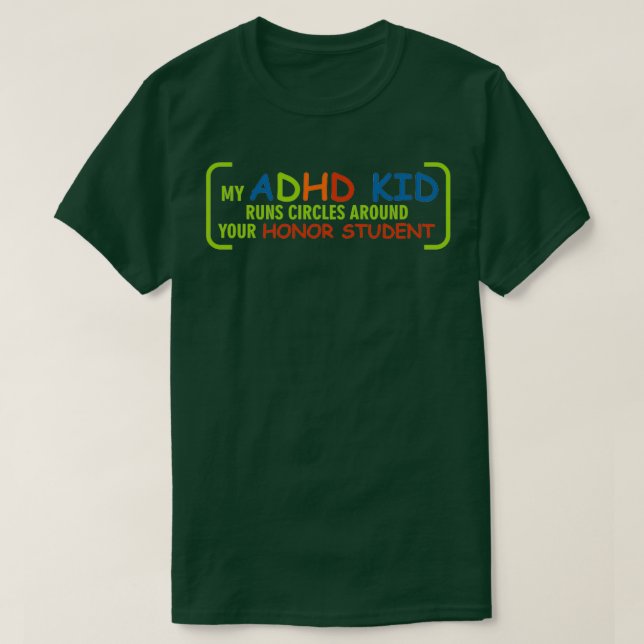 Camiseta Minha Criança ADHD dirige círculos em torno de sua (Frente do Design)
