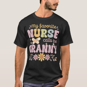 Camiseta Minha Enfermeira Favorita Me Chama de Vovó Groovy