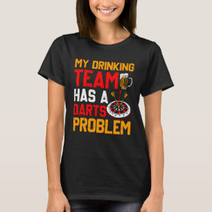 Camiseta Minha Equipe de Bebendos tem um jogo de dardos