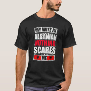 Camiseta Minha Esposa É Albanesa Nada Me Assusta Bandeira A
