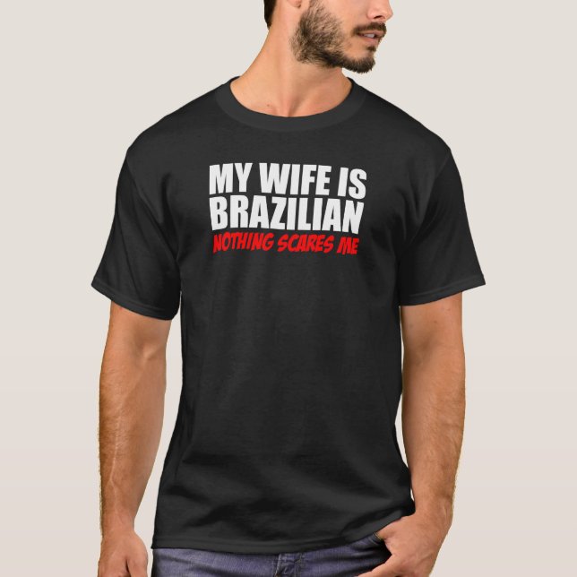 Camiseta Minha Esposa É Brasileira, Nada Me Assusta (Frente)