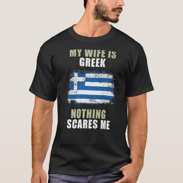 Camiseta Minha Esposa É Grega, Nada Me Assusta (Frente)
