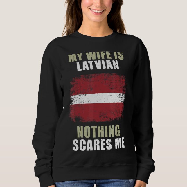 Camiseta Minha Esposa É Letã Nada Me Assusta (Frente)