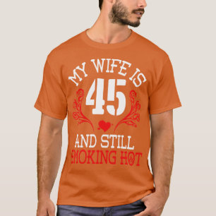 Camiseta Minha Esposa Tem 45 Anos E Ainda Fumando Hot Happ