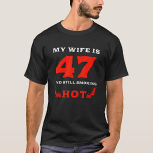 Camiseta Minha Esposa Tem 47 Anos Ainda Fumando Quente 1975
