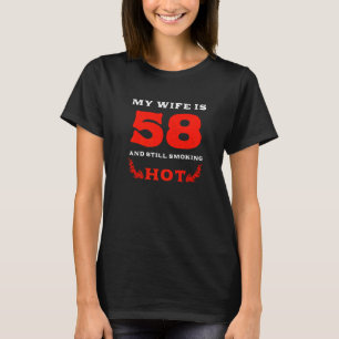 Camiseta Minha Esposa Tem 58 Anos Ainda Fumando Quente 1964