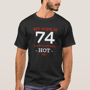 Camiseta Minha Esposa Tem 74 Anos Ainda Fumando Quente 74º