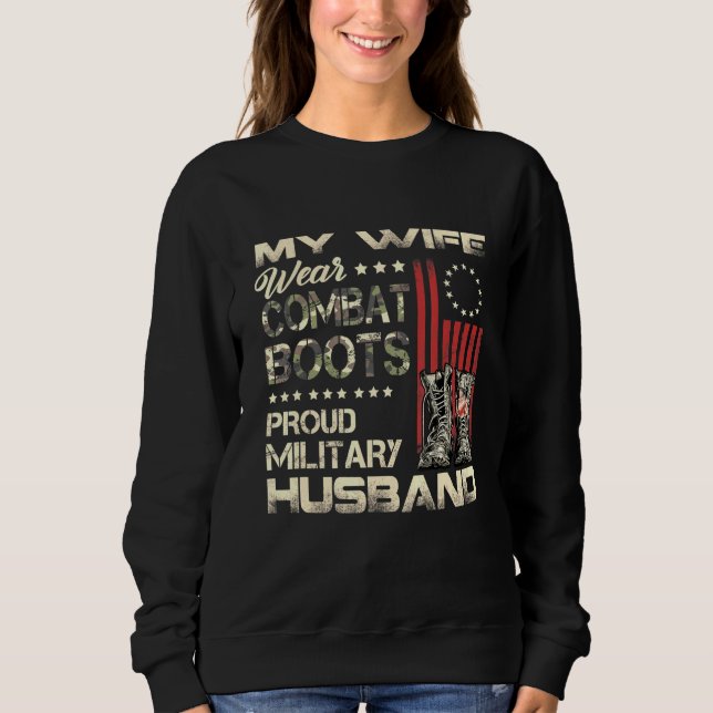 Camiseta Minha Esposa Veste Combate Boots Orgulhosos Marido (Frente)