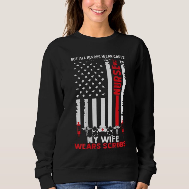 Camiseta Minha Esposa Veste Scrubs American Flag Nurse Gift (Frente)