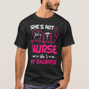 Camiseta Minha Filha É Uma Enfermeira Orgulhosa Mãe Pai De