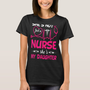 Camiseta Minha filha é uma enfermeira, uma enfermeira orgul