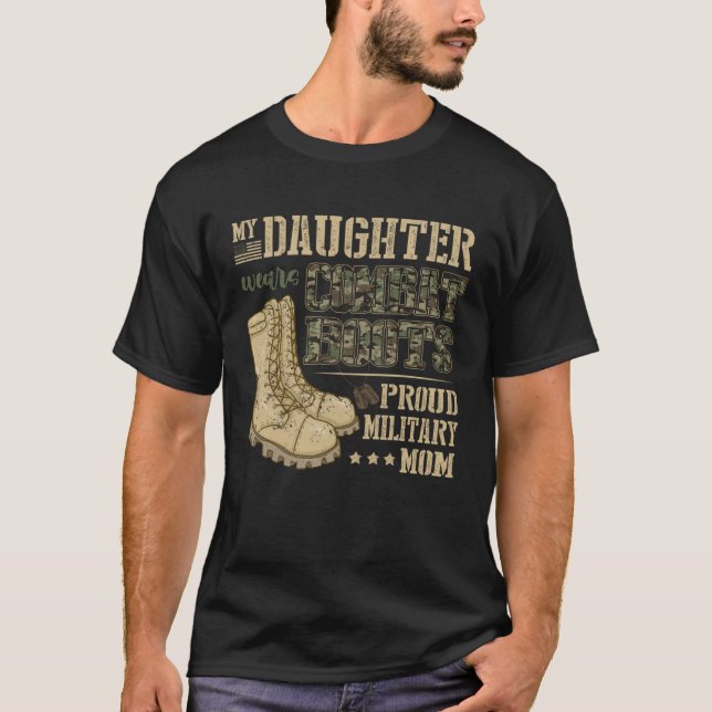 Camiseta Minha Filha Veste Combater Botas Orgulhosa Mãe Mil (Frente)
