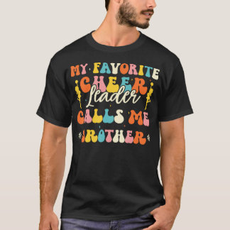 Camiseta Minha líder de torcida favorita me chama de irmão 