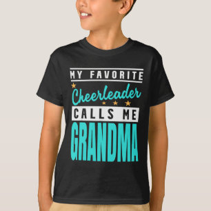 Camiseta Minha líder de torcida favorita me chama de vovó