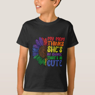 Camiseta Minha mãe acha que ela está no comando, isso é tão