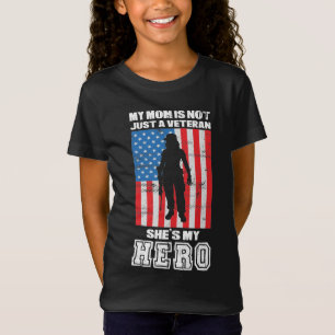 Camiseta Minha mãe não é apenas uma veterana. Ela é meu her