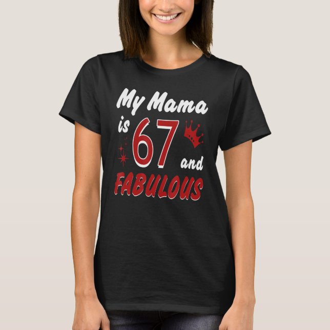 Camiseta Minha mãe tem 67 anos e feliz aniversário mãe mãe (Frente)