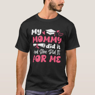 Camiseta Minha Mamãe Fez Isso E Ela Fez Isso Graduando Mamã