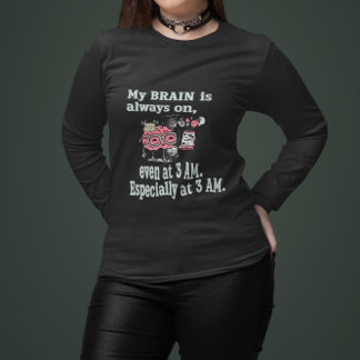 Camiseta Minha Mente Está Sempre Ligada - Mesmo às 3 da Man