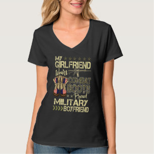 Camiseta Minha Namorada Usa Botas de Combate Orgulhosa Mili