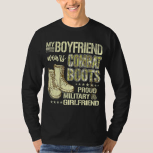 Camiseta Minha Namorado Veste Botas de Combate - Rapariga M