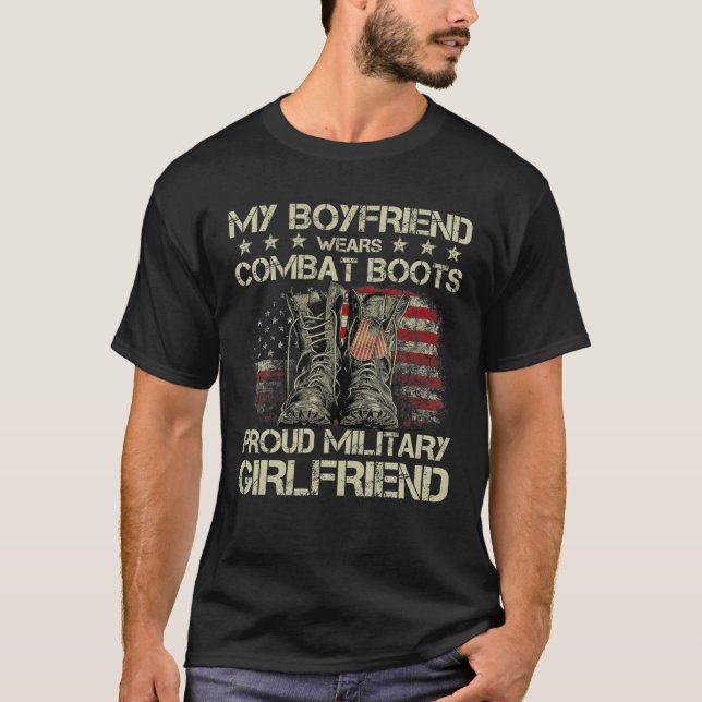 Camiseta Minha Namorado Veste Combate Boots Orgulho Militar (Frente)