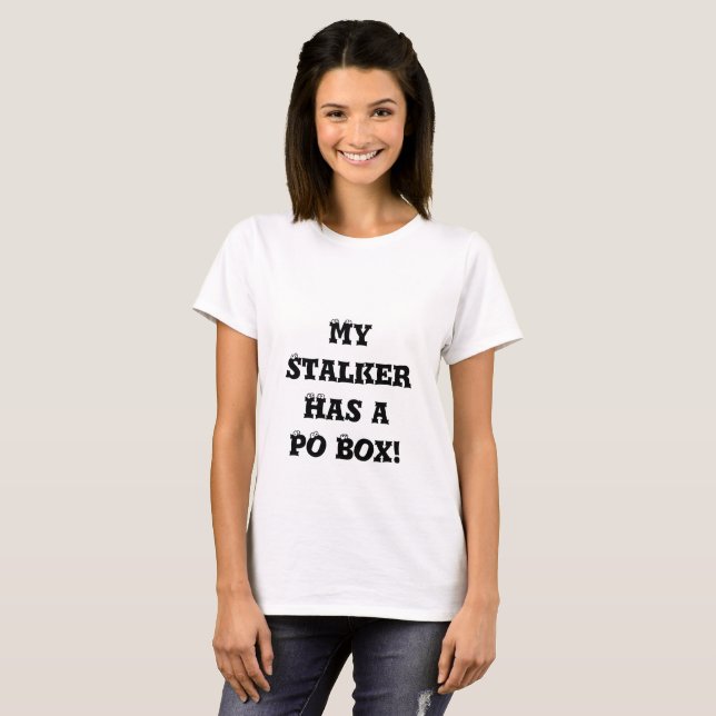 Camiseta Minha perseguidora tem caixa postal declaração eng (Frente Completa)