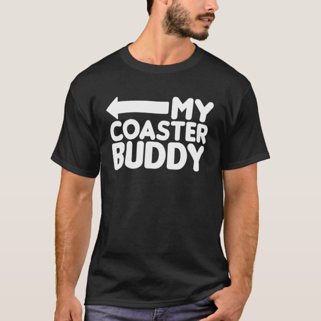 Camiseta Minha Porta copos, Conjunto Amigo 22 apontando à e (Frente)