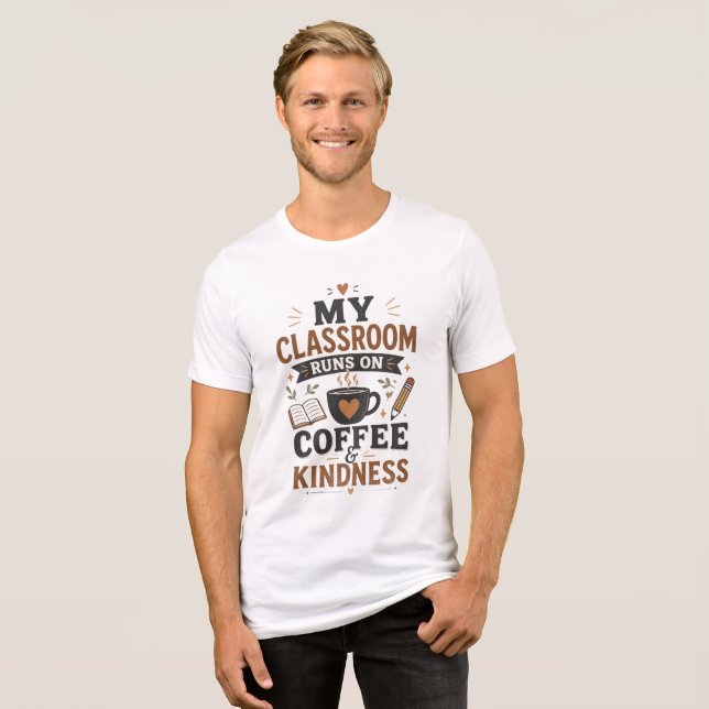 Camiseta Minha Sala de Aula Funciona com Café e Bo (Frente Completa)