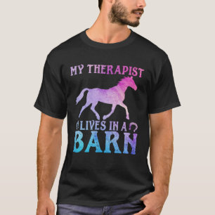 Camiseta Minha Terapeuta Vive em um Celeiro  Cavalo Fofo  M
