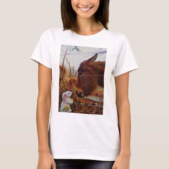 Camiseta Miniatura Cavalo Marrom e Coelhinho da Páscoa (Frente)