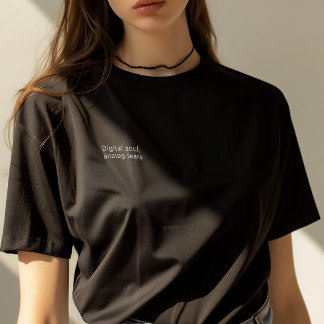 Camiseta Mínima citação: "Alma digital, lágrimas analógicas