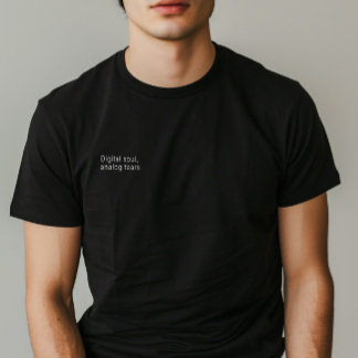 Camiseta Mínima Citação "Alma Digital, Lágrimas Analógicas"