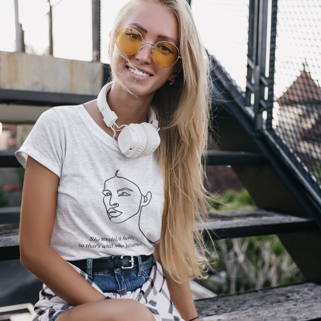 Camiseta Mínima Negra Ela Se Tornou Uma Menina De Inspiraçã (Criador carregado)