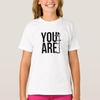 Camiseta Minimalist “Beautiful” Typography Design – Black a