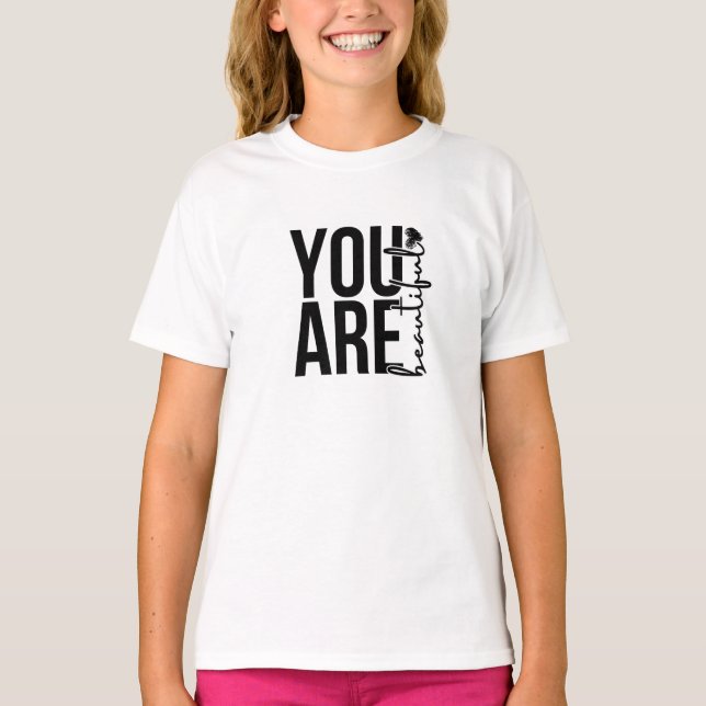 Camiseta Minimalist “Beautiful” Typography Design – Black a (Frente)